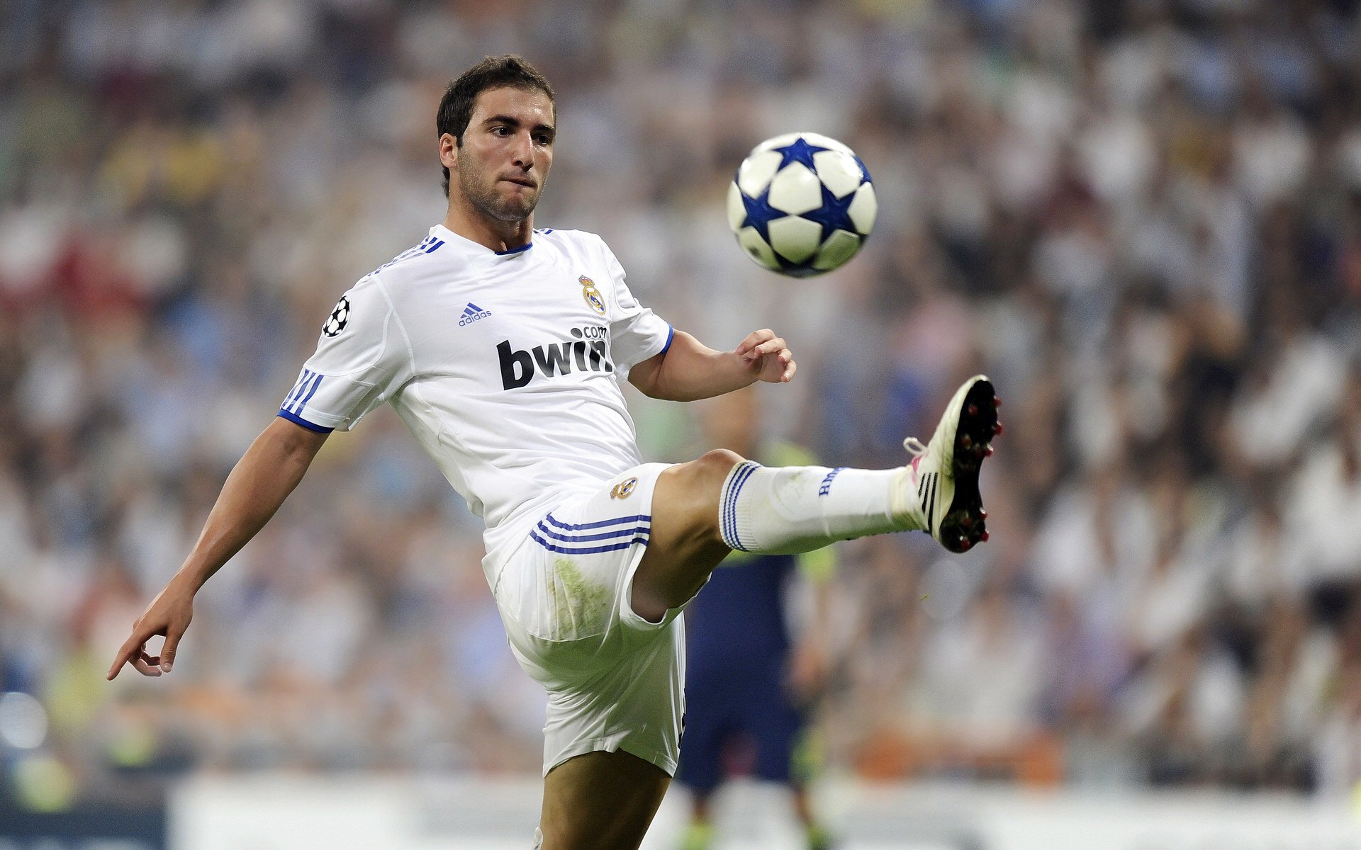 爱游戏平台-马竞激战平局 积分榜上略显颓势,马竞领先10分