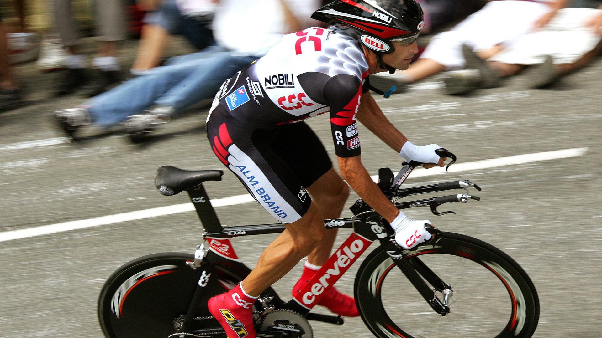 电竞与汽车行业的创新营销：品牌合作，用户互动，电竞 汽车