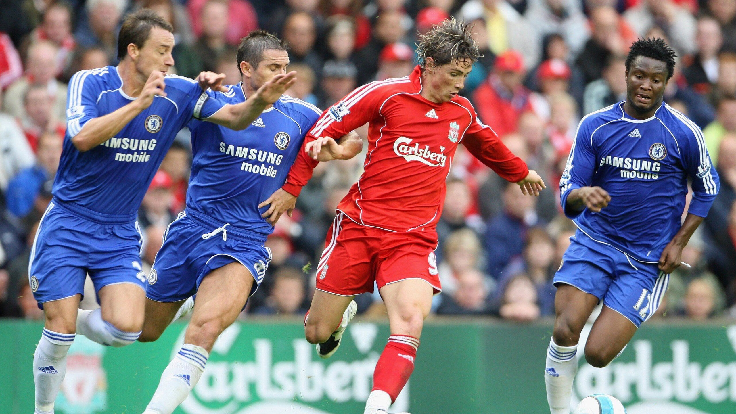 足球文创市集在球迷广场盛大开幕，足球文创产品